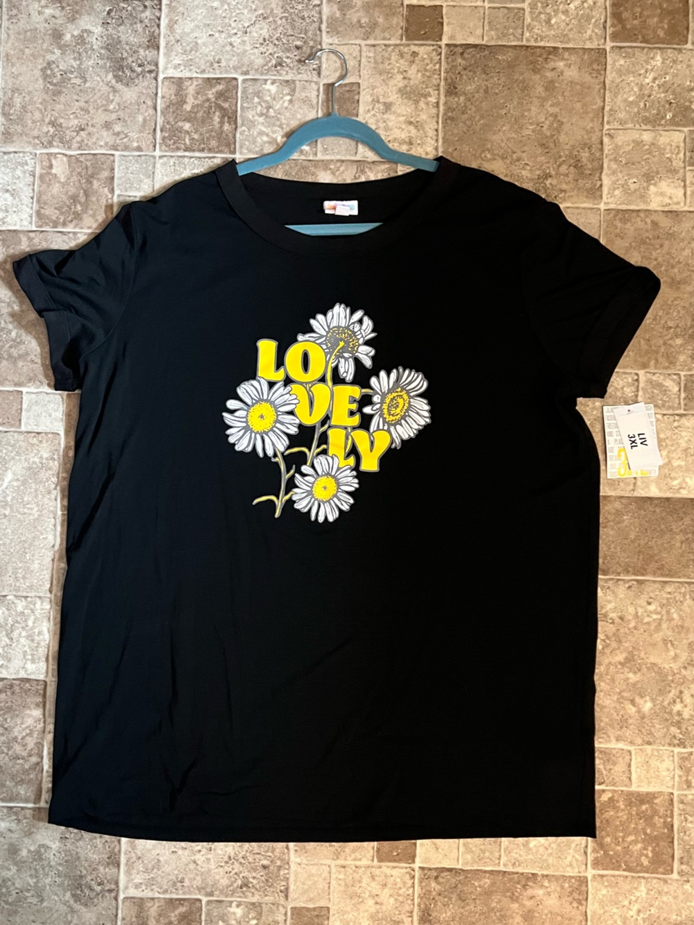 NWT 3X LuLaRoe Liv Black Tee with Yellow & White Daisy “Lovely” Graphic